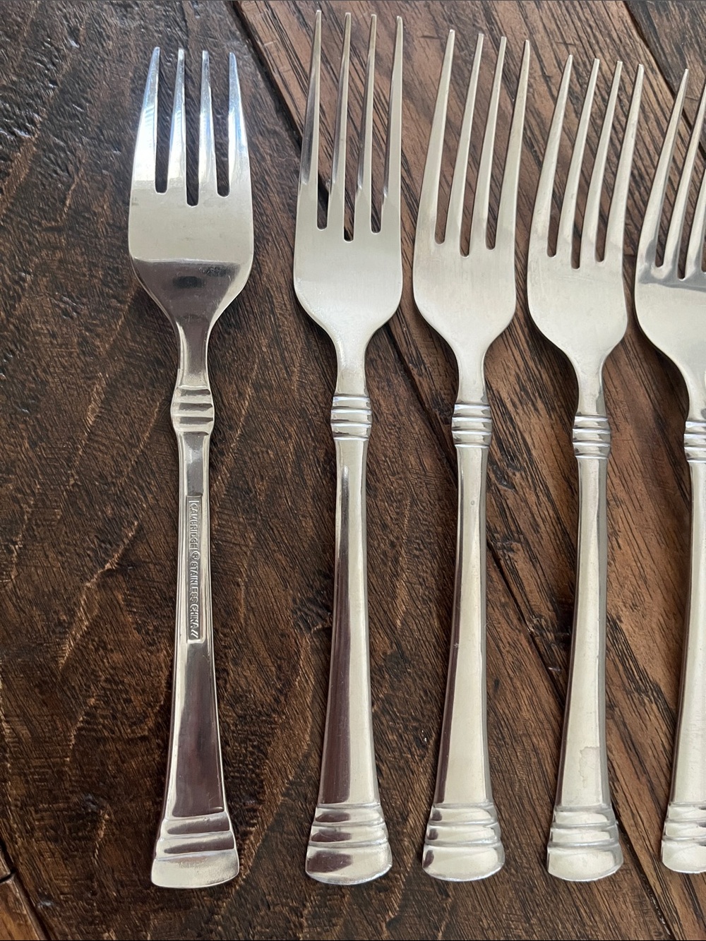 Cambridge Silver Codie Flatware: Glossy Stainless Steel Dinner Forks (7) - Picture 4 of 6